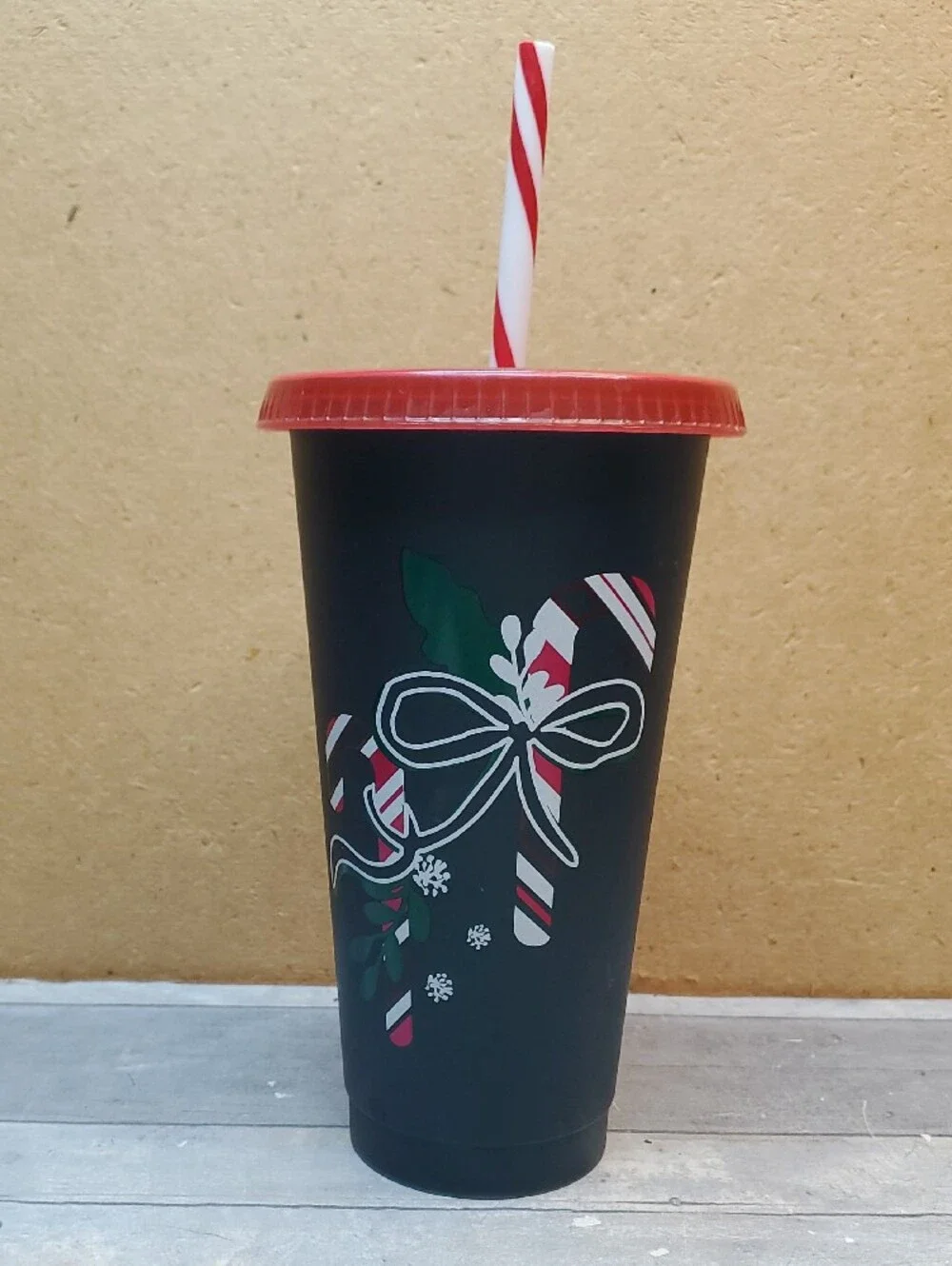 Starbucks Holiday Christmas Reusable 24 Oz Cold Cups with Lids & Straws